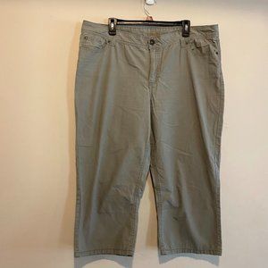 Wrangler Olive Green Cropped Pants Size 18